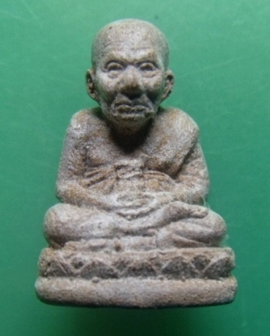 **วัดใจ**หลวงปู่ทวดลอยองค์ เนื้อว่านแดงสบู่เลือด รุ่นประสบการณ์เครื่องบินตก วัดสะบ้าย้อย**สวยๆ หายาก