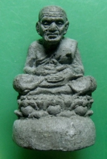 **วัดใจ**หลวงปู่ทวดพิมพ์ลอยองค์บัวรอบ เนื้อว่าน องค์ใหญ่ มีโค้ดด้านหลัง เก่าๆ ไม่ทราบที่**สวยๆ