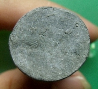 **วัดใจ**หลวงปู่ทวดพิมพ์ลอยองค์บัวรอบ เนื้อว่าน องค์ใหญ่ มีโค้ดด้านหลัง เก่าๆ ไม่ทราบที่**สวยๆ