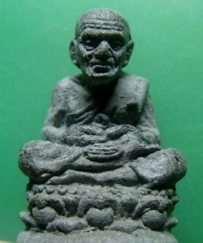 **วัดใจ**หลวงปู่ทวดพิมพ์ลอยองค์บัวรอบ เนื้อว่าน องค์ใหญ่ มีโค้ดด้านหลัง เก่าๆ ไม่ทราบที่**สวยๆ