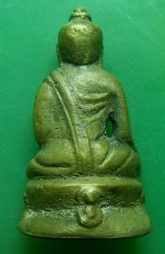 **วัดใจ**พระกริ่งเก่าๆ ใต้ฐานตัวอุดใหญ่ เนื้อโลหะผสม ไม่ทราบที่**เนื้อสวย เชิญชมครับ