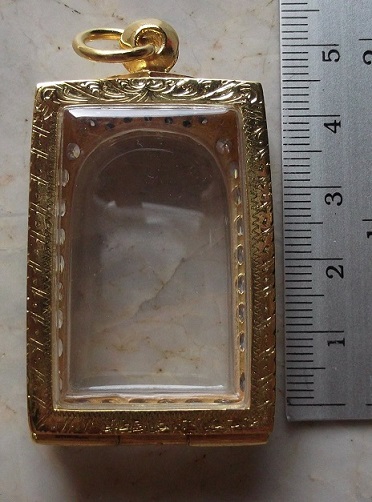 ตลับเงินล้อมเพชร  ชุบทองแท้ ใส่พระสมเด็จ  เคาะเดียว 