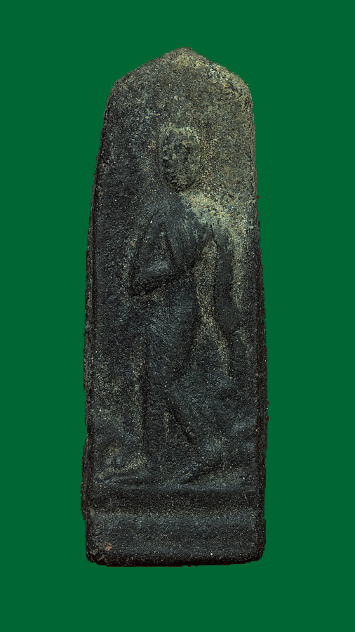 พระลีลาสรรค์หลวงพ่อกวย เนื้อผงน้ำมันดำ