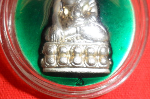 เหรียญที่ระฤกกริ่งจักรพรรดิหลวงปู่หมุนวัดบ้านจานออกวัดสุทัศน์เนื้ออัลปาก้าลงยา ปี ๒๕๔๕ ตอกโค๊ต"วโร"