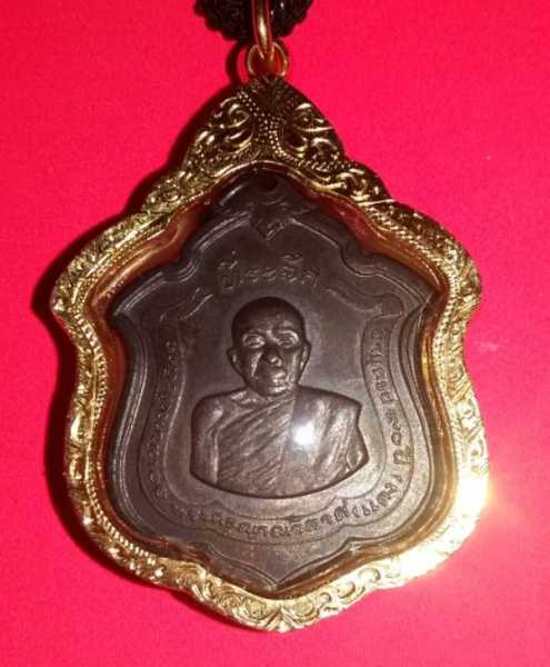 เหรียญแม่ทัพ เลี่ยมทองแท้ ดาวใหญ่สวยๆครับ 