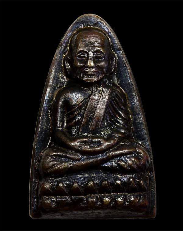 หลวงปู่ทวดเนื้อโลหะ วัดช้างให้ ปี 2524 พิมพ์หน้าเล็ก บล็อคหน้าวงเดือนหลัง 3 จุด