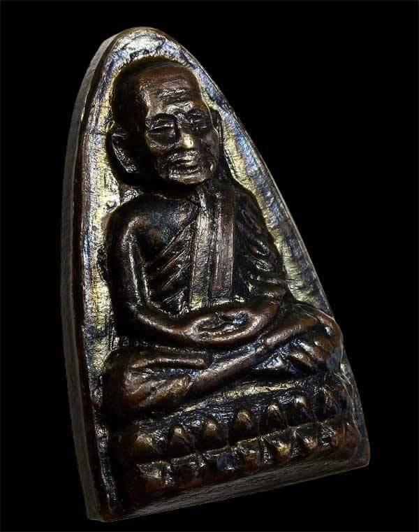 หลวงปู่ทวดเนื้อโลหะ วัดช้างให้ ปี 2524 พิมพ์หน้าเล็ก บล็อคหน้าวงเดือนหลัง 3 จุด