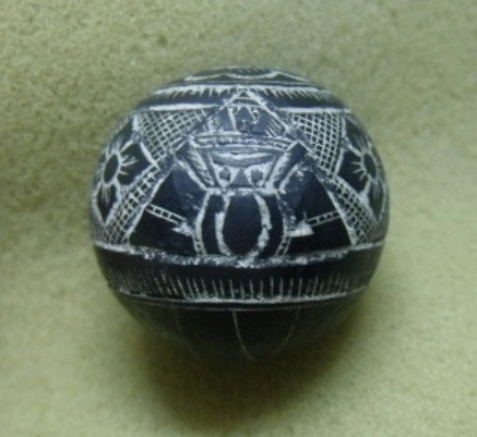 **วัดใจ**ราหูอมจันทร์แกะจากมะพร้าวตายพราย หลวงพ่อปิ่น วัดศรีษะทอง**สวยๆ หายาก เชิญชมครับ