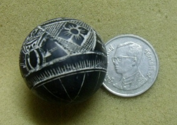 **วัดใจ**ราหูอมจันทร์แกะจากมะพร้าวตายพราย หลวงพ่อปิ่น วัดศรีษะทอง**สวยๆ หายาก เชิญชมครับ