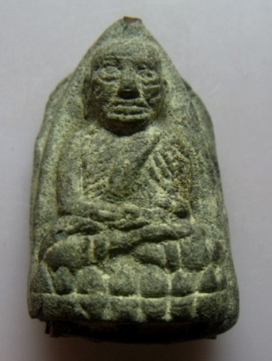 **วัดใจ**หลวงปู่ทวดเนื้อว่านหลังเจดีย์ ฝังตะกรุด 9 ดอก ปี ๒๕๓๕**อาจารย์นอง ปลุกเสก สวยๆ