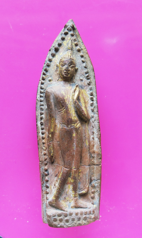 พระลีลา พิมพ์ใหญ่ข้างเม็ด (นิยมสุด) กรุถ้ำหีบสุโขทัย หัก 3 ท่อน