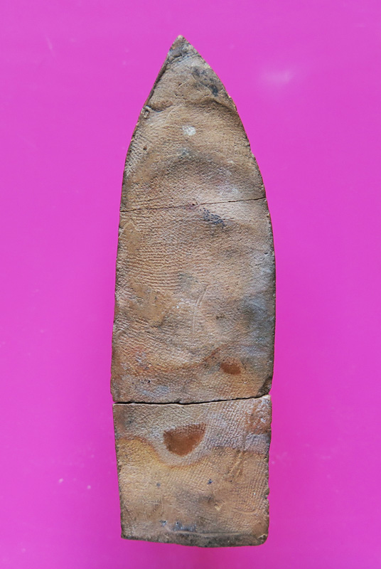 พระลีลา พิมพ์ใหญ่ข้างเม็ด (นิยมสุด) กรุถ้ำหีบสุโขทัย หัก 3 ท่อน