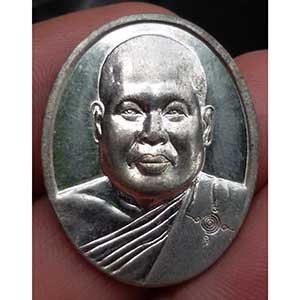 เหรียญหลวงพ่อจำเนียร วัดถ้ำเสือ จ.กระบี่ รุ่นรวยเงินทอง เนื้อเงินยวง ปลุกเสก ๙ ปี