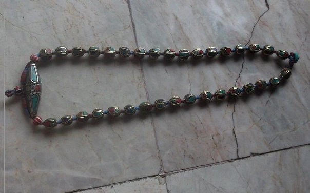 สร้อยลูกปัดเนปาล   ห่วงกลางทรงยาว เคาะเดียว 