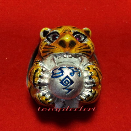 ลูกอมเจ้าพญาเสือ(เสือโปเกม่อน) หลวงพ่อเปิ่น วัดบางพระ เนื้อเงินลงยาตะกรุดทองคำ สวยมากค่ะ