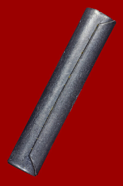 ตะกรุดหลวงปู่โต๊ะตอกโค๊ด ต ในรัศมี 16 แฉก เนื้อตะกั่ว ยาวประมาณ 1.5 นิ้ว โค๊ดชัดสวนเดิม