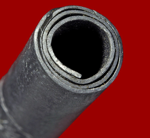 ตะกรุดหลวงปู่โต๊ะตอกโค๊ด ต ในรัศมี 16 แฉก เนื้อตะกั่ว ยาวประมาณ 1.5 นิ้ว โค๊ดชัดสวนเดิม