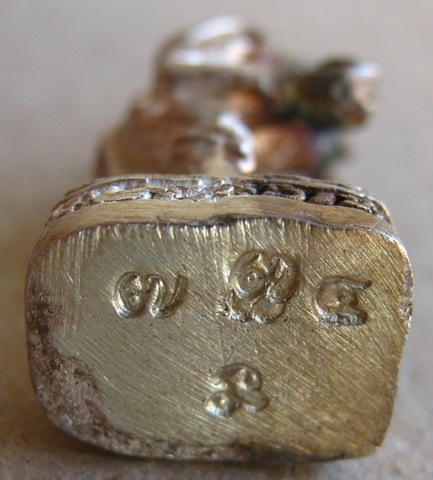 ชูชกมหาลาภ รุ่นแรก หลวงพ่อสิน วัดละหารใหญ่ จ ระยอง เนื้อเงิน หมายเลข734 ตอกโค้ด นะ พร้อมกล่องเดิม