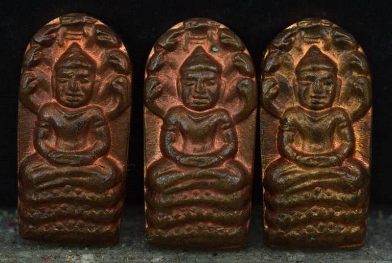 ปรกใบมะขาม รุ่นเเรก หลวงพ่อสิน  ปี 36  เคาะเดียวเเดง