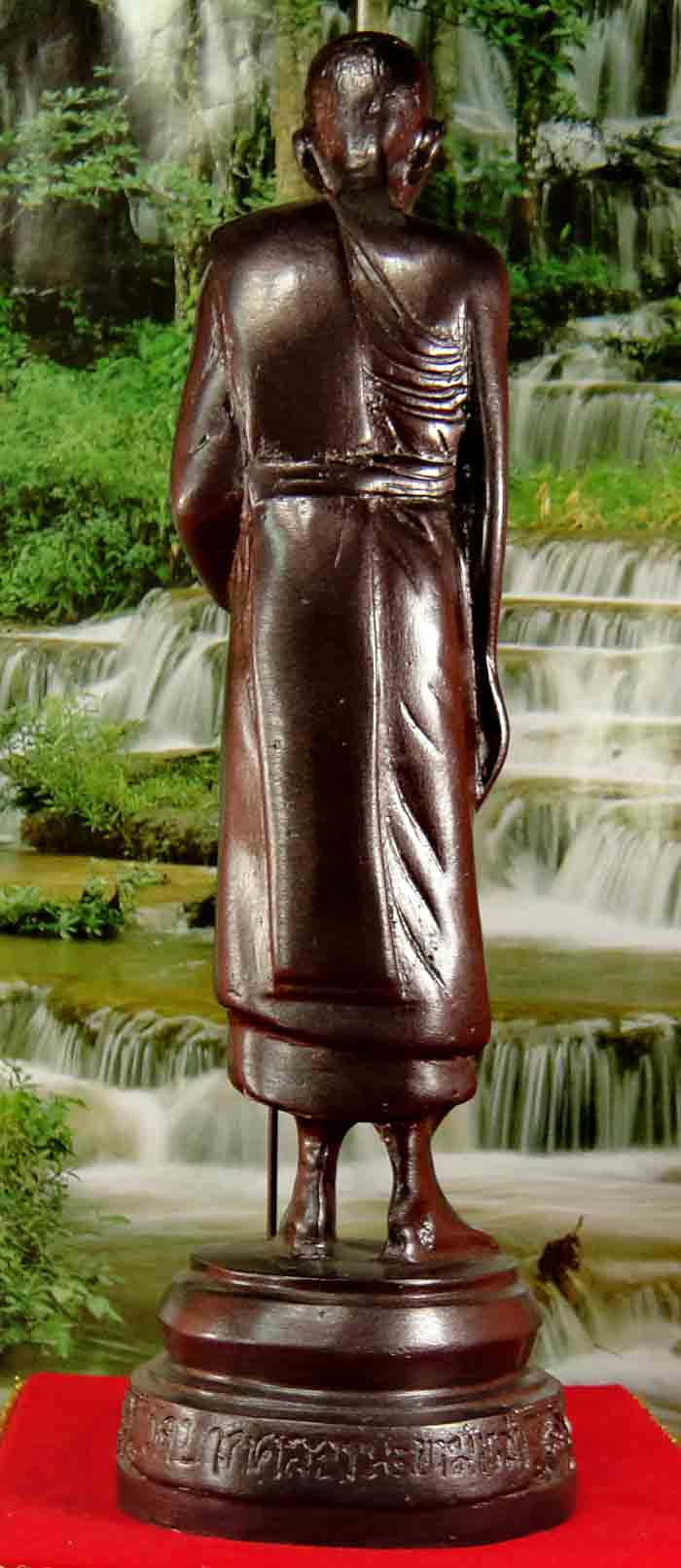 รูปหล่อบูชาหลวงปู่ศุข วัดปากคลองมะขามเฒ่า อ.วัดสิงห์ จ.ชัยนาท พิมพ์ยืนถือไม้เท้า ฐานกลม เส้นผ่าศูนย์