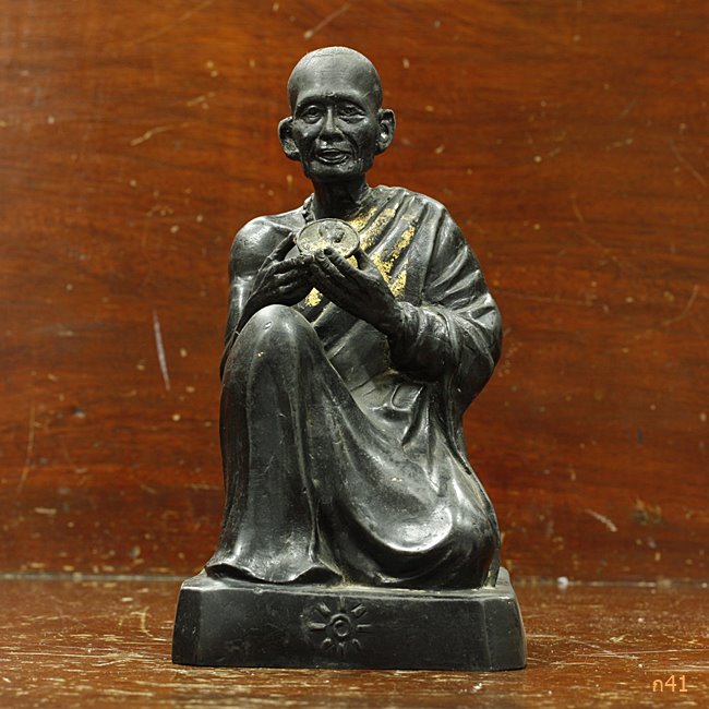 พระบูชาหลวงพ่อโอภาสี บางมด ฐานเหลี่ยมอุดลูกแก้ว