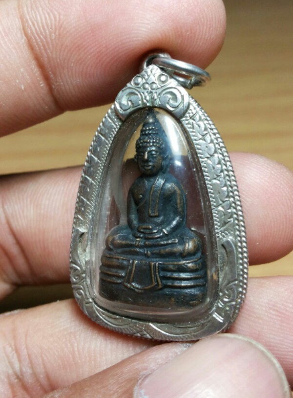 กริ่งโสธร 08 เนื้อแดงกริ่งดังพร้อมเลี่ยมเงินสวย