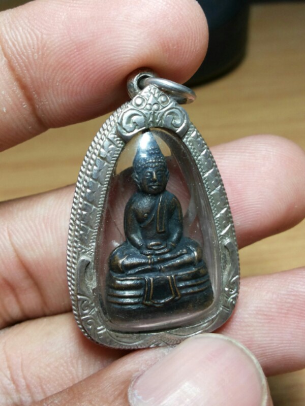 กริ่งโสธร 08 เนื้อแดงกริ่งดังพร้อมเลี่ยมเงินสวย