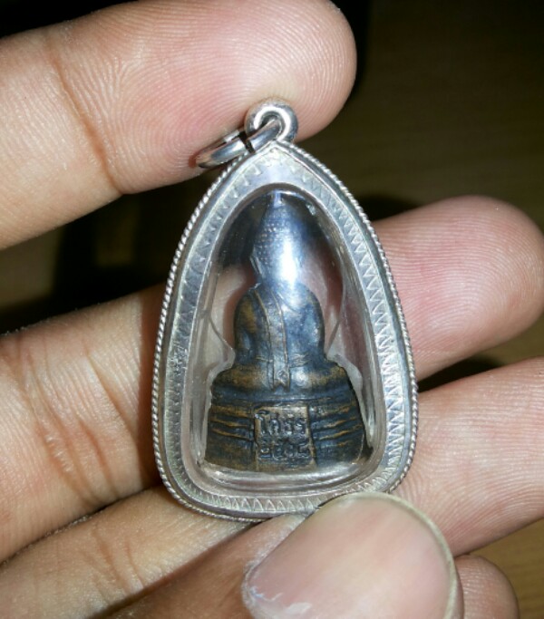 กริ่งโสธร 08 เนื้อแดงกริ่งดังพร้อมเลี่ยมเงินสวย