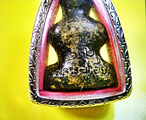 พระปิดตาหลวงปู่เอี่ยมวัดสะพานสูง เนื้อผงจุ่มรัก จ.นนทบุรี ตลับแกะลายสวยๆพร้อมใช้ครับ