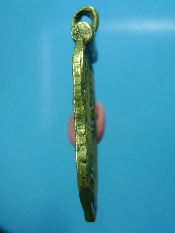 เหรียญหล่อคันธารราฐ พิมพ์เสมา ปี ๒๔๗๒