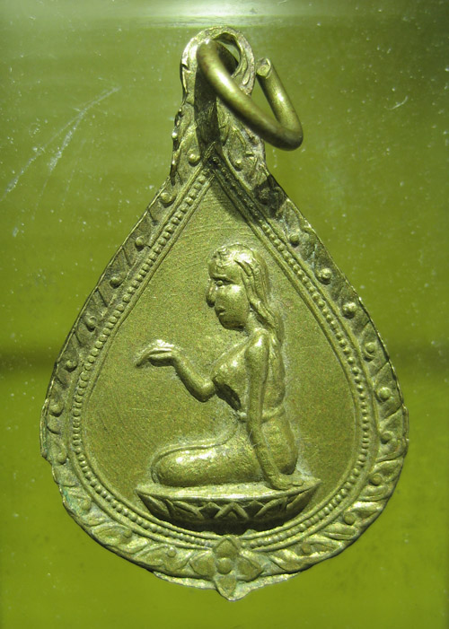 เหรียญหลวงพ่อโสธร หน้าตุ๊กตา หลังนางกวัก