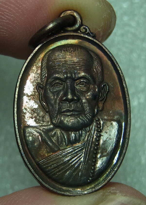 เหรียญเล็กหน้าใหญ่ หลวงปู่หมุน วัดบ้านจาน เนื้อทองแดง พร้อมกล่องเดิม