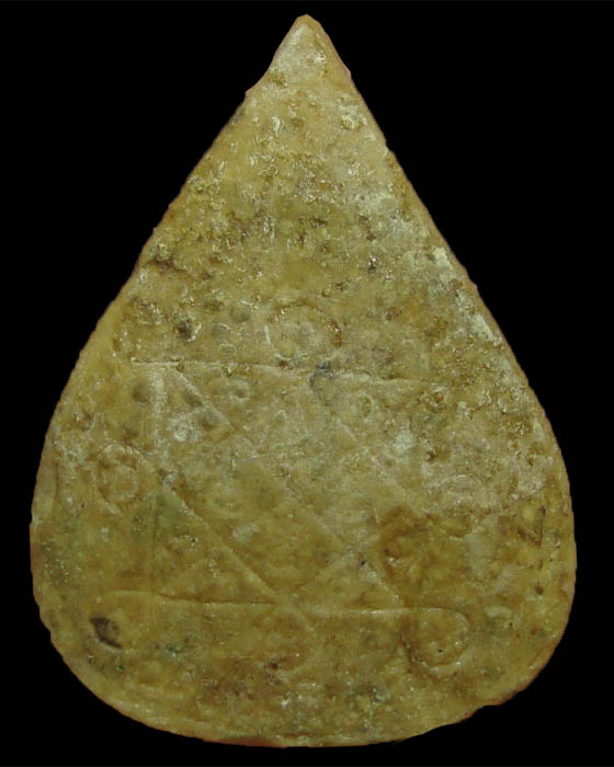 พระผงรูปเหมือนใบโพธิ์ เสาร์ ๕ เนื้อเกสร ยันต์ตรี หลวงปู่โต๊ะ วัดประดู่ฉิมพลี 2523