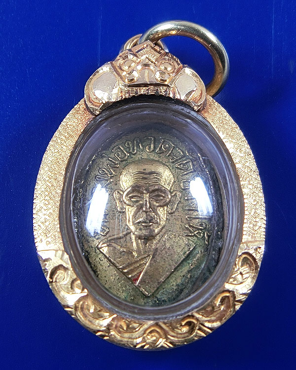 เหรียญหัวแหวน หลวงปู่ทวด วัดช้างให้ กะไหล่ทอง เลี่ยมทองคำ