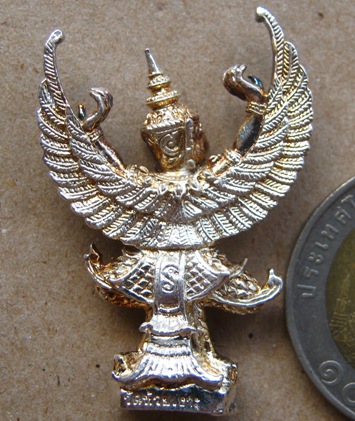 พญาครุฑเพชรลังกา รุ่น2เนื้อประกายเงิน พ่อท่านเขียว วัดห้วยเงาะ จ.ปัตตานี หมายเลข1481พร้อมกล่องเดิม