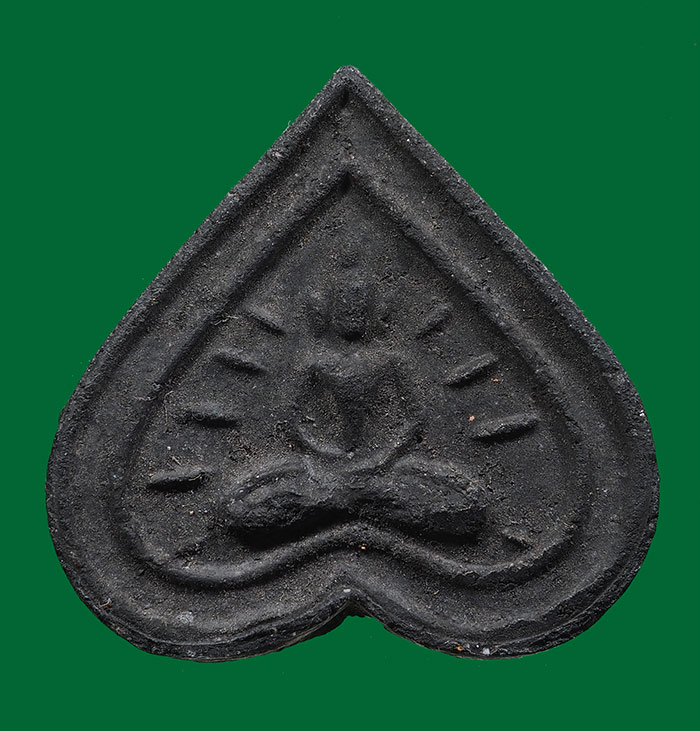 พระผงพิมพ์ใบโพธิ์สมาธิ พิมพ์ใหญ่ เนื้อดำ หลวงปู่ดู่ วัดสะแก อธิษฐานจิตปลุกเสก ปี 2520