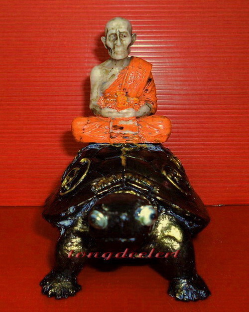 รูปเหมือนบูชาหลวงปู่หลิวนั่งเต่า วัดไร่แตงทอง เนื้อเรซิ่น หายาก สวยมากค่ะ