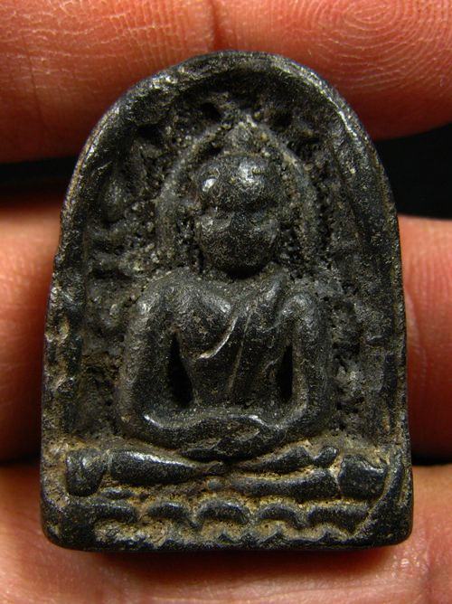 พระเนื้อดิน เนื้อหามวลสารดี สวยไม่ทราบที่ครับ