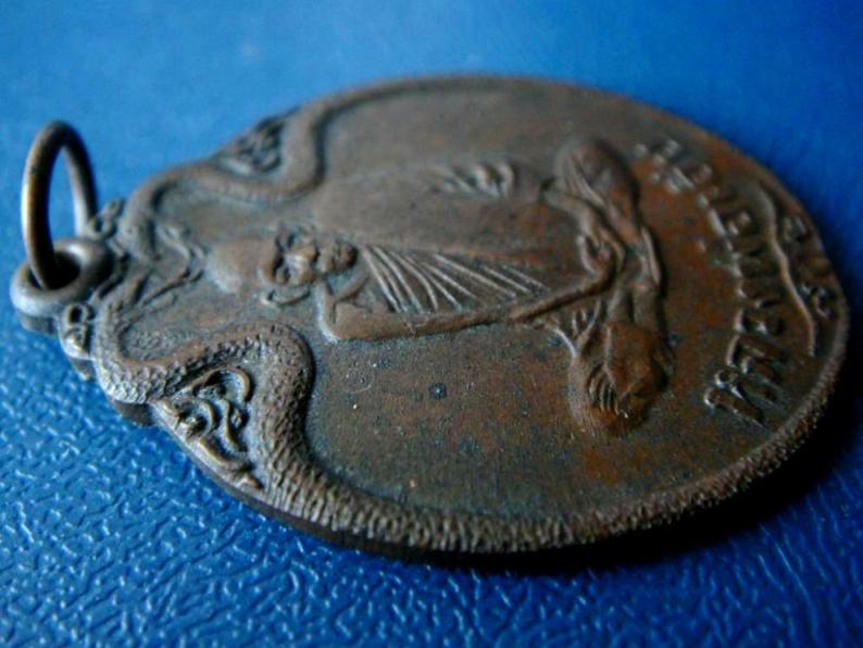 เหรียญงูเล็ก ร่น 32 (รุ่นสุดท้าย) ปี 2521 หลวงพ่อเอีย วัดบ้านด่าน ปราจีนบุรี ครับผม