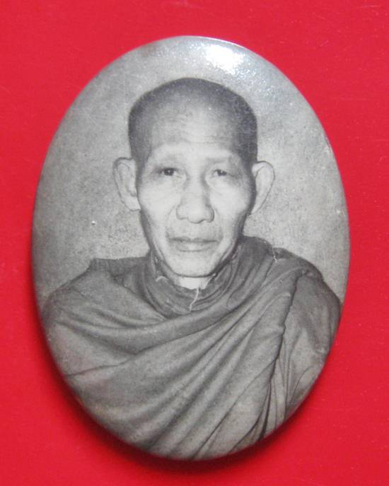 ล็อกเก็ตอมตะ มงคลเกษม 81 หลังแผ่นเงิน ปี 35 บรรจุมวลสาร 9 มงคล สวย ๆ กล่องเดิม