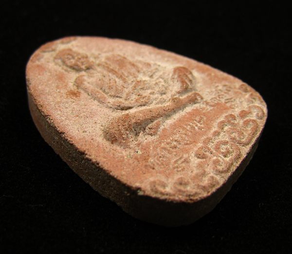 พระผงรูปเหมือนนั่งเมฆ เนื้อผงชมพูนุช พิธีสมปรารถนา ออกวัดซับลำใย 2543