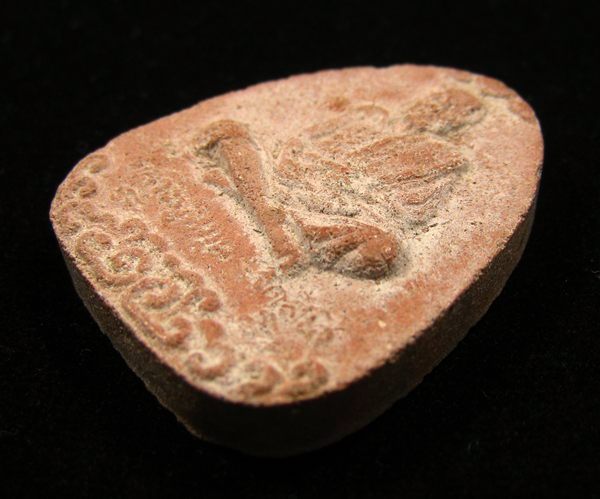 พระผงรูปเหมือนนั่งเมฆ เนื้อผงชมพูนุช พิธีสมปรารถนา ออกวัดซับลำใย 2543