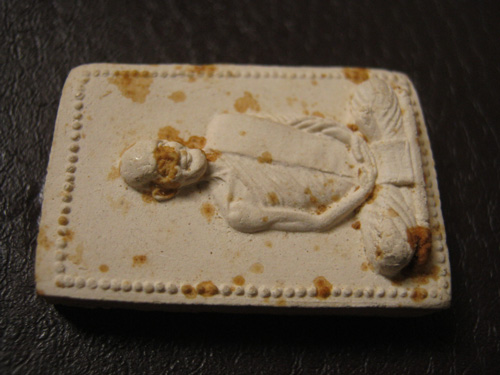 พระผงรูปเหมือนเจ้าคุณนร เนื้อผงใบตอง ปี ๒๕๑๕   400