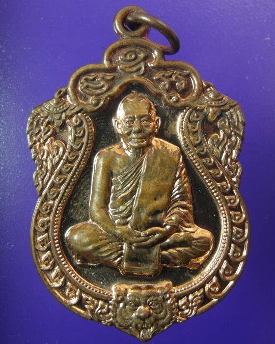 เหรียญเสมา6รอบ หลวงพ่อสาคร เนื้อทองแดง หมายเลข " ๙๘๕๙" สภาพสวยๆ พร้อมกล่องเดิม ห่วงเดิม