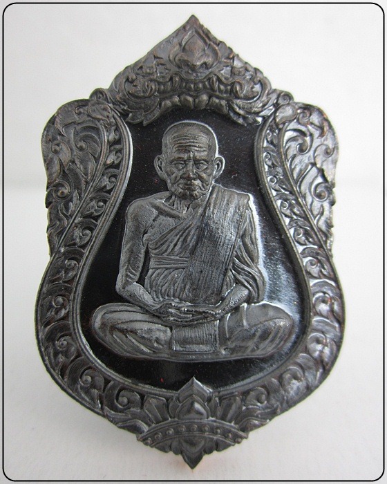 หลวงพ่อเงิน วัดบางคลาน รุ่น ฉลองเลื่อนสมณศักดิ์ 111 ปี เนื้อทองแดงร่มดำ (1992)