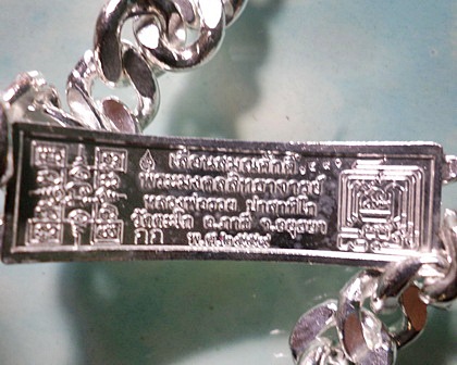 เลสหลวงพ่อรวย รุ่นเลื่อนสมณศักดิ์ ๒บาทหน้าทองคำ กรรมการ ป้ายแดง