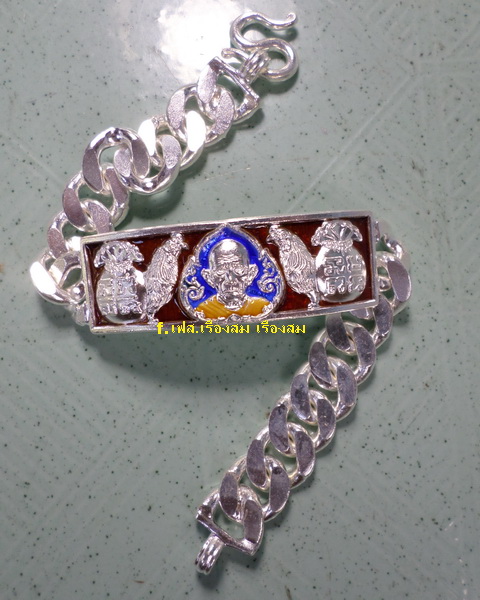 เลสหลวงพ่อรวย วัดตะโก ๔ บาทลงยา ปี๕๗ รุ่นไตรมาส๙๓ เข้าแถวจำกัดจำนวนเช่าครับ ป้ายแดง