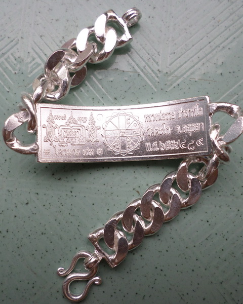 เลสหลวงพ่อรวย วัดตะโก ๔ บาทลงยา ปี๕๗ รุ่นไตรมาส๙๓ เข้าแถวจำกัดจำนวนเช่าครับ ป้ายแดง