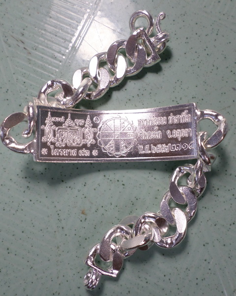 เลสหลวงพ่อรวย วัดตะโก ๔ บาทลงยา ปี๕๗ รุ่นไตรมาส๙๓ เข้าแถวจำกัดจำนวนเช่าครับ ป้ายแดง