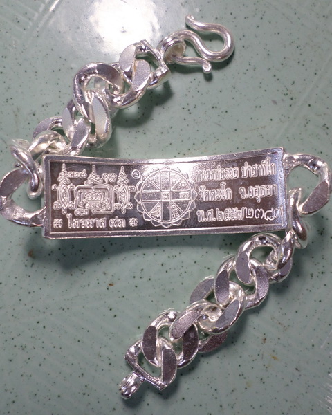 เลสหลวงพ่อรวย วัดตะโก ๔ บาทลงยา ปี๕๗ รุ่นไตรมาส๙๓ เข้าแถวจำกัดจำนวนเช่าครับ ป้ายแดง